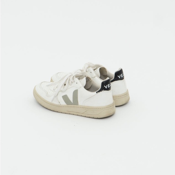 SOLD VEJA x V-10 Vegan White Oxford Cream Sneaker (7, 7.5W) - Picture 4 of 4